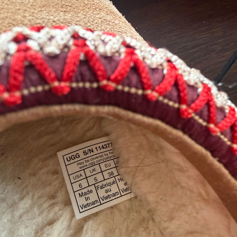 UGG Tazz Slippers with Red and White Embroidery - Picture 3 of 6